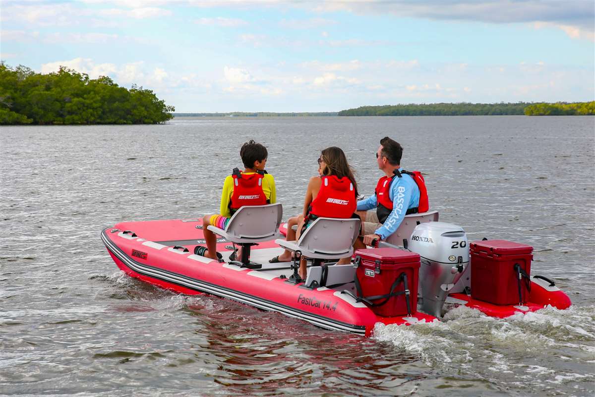 The family fun FastCat14™ pairs perfectly with the Honda 20 hp 4-stroke outboard